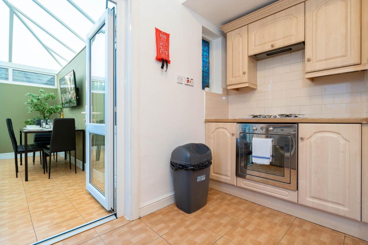 Large 4 Bedroom House - Top Rated - Off-Street Parking - Garden - Sleeps 9 - Contractors - Groups - Pool Table Northfield Kültér fotó